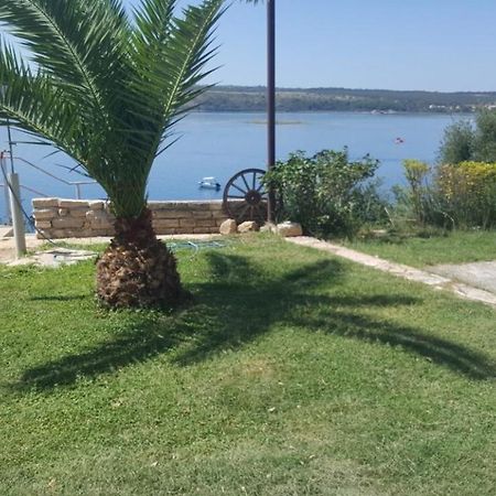 Apartmani Lovre Posedarje Exteriér fotografie