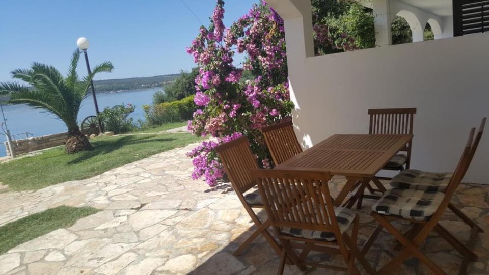 Apartmani Lovre Posedarje Exteriér fotografie