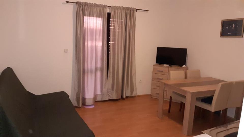Apartmani Lovre Posedarje Exteriér fotografie