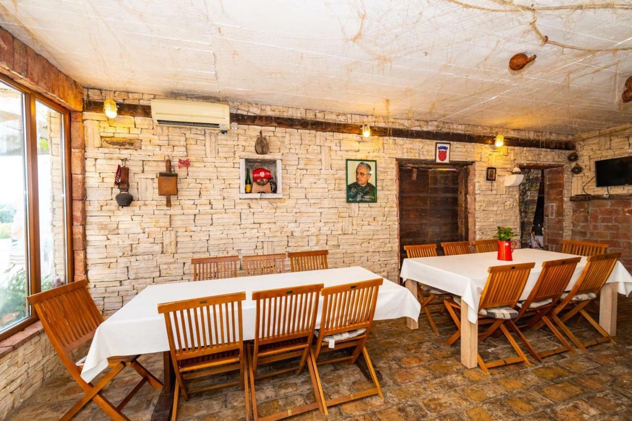Apartmani Lovre Posedarje Exteriér fotografie