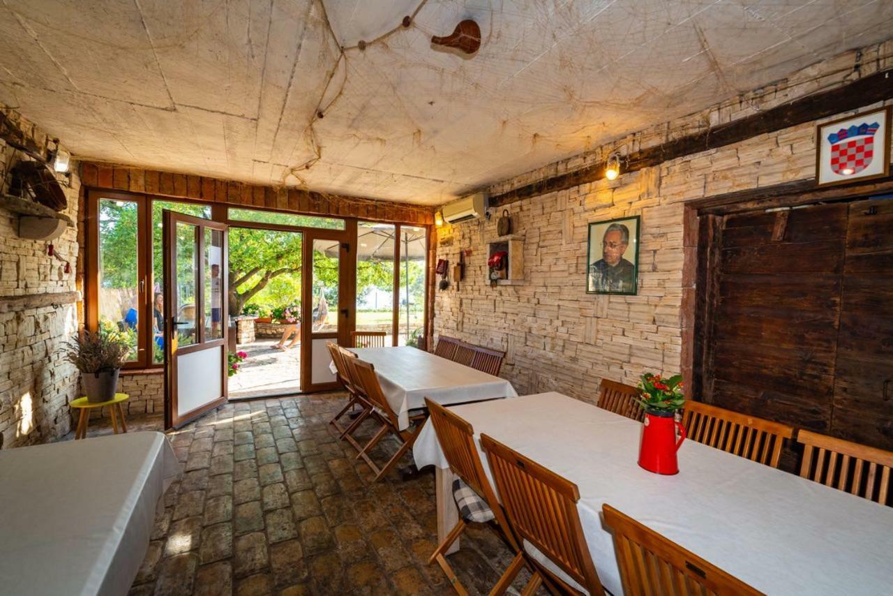 Apartmani Lovre Posedarje Exteriér fotografie
