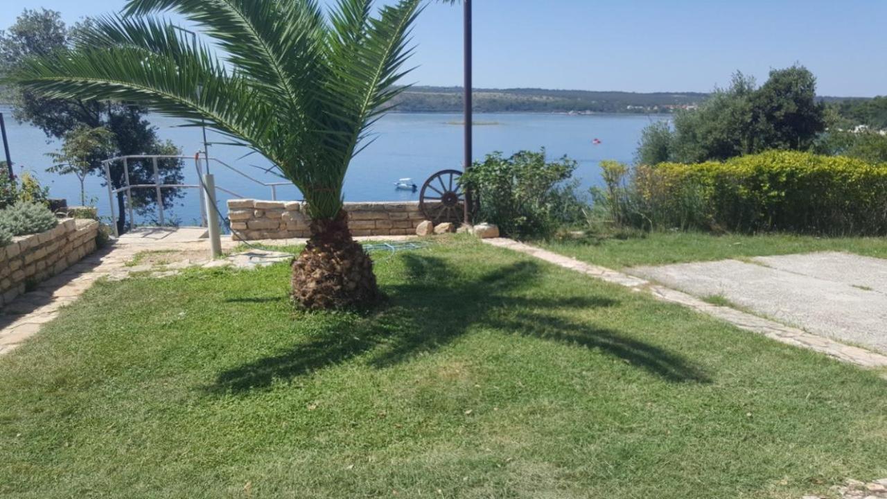 Apartmani Lovre Posedarje Exteriér fotografie